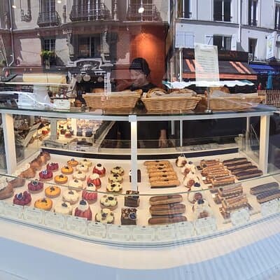 A Tapestry of Art and Romance in Montmartre 3