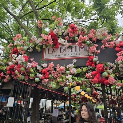 A Tapestry of Art and Romance in Montmartre 5