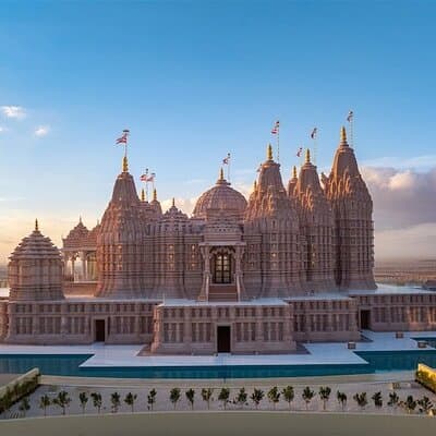Abu Dhabi Sightseeing Tour with a Visit to BAPS Hindu Temple 2