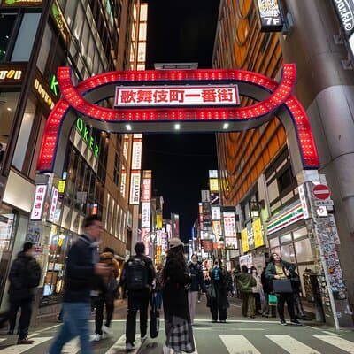 Tokyo Shinjuku Golden Gai Bar Hopping Night Tour 5