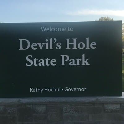 Devil's Hole to Whirlpool: 4 Hour Niagara River Trek 2