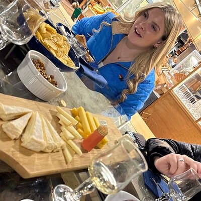 Cheese Tasting and Wine Pairing Center of Paris 2