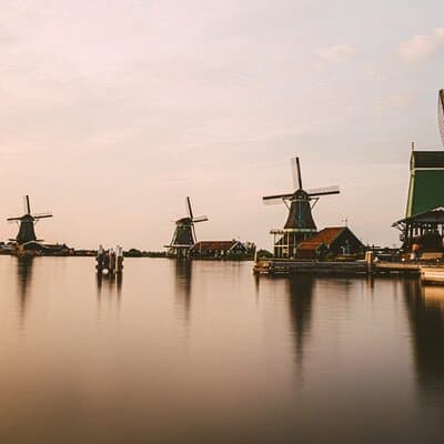 Amsterdam: Private Tour Windmills, Castle and Volendam 2