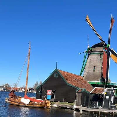 Amsterdam: Private Tour Windmills, Castle and Volendam 3