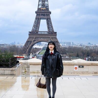 Exclusive Eiffel Tower Photo shoot - Chic & Timeless 5