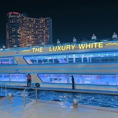 Luxury White Dinner Cruise on the Chao Phraya River 5