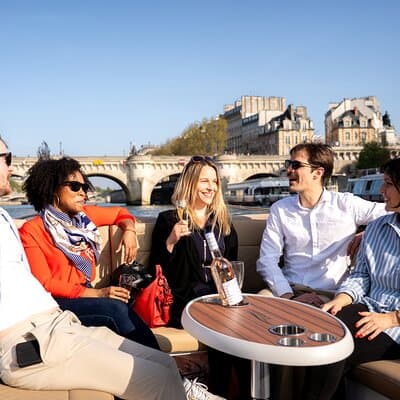 2-6 pax Private River Boat Tour in Paris with Rosé and Macarons 4