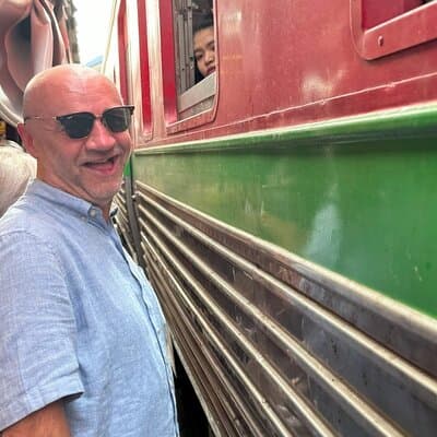 Floating Market and Railway Market Private Tour VIP Transport 4