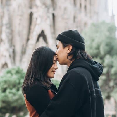 Barcelona: Private Photoshoot Sagrada Familia Park Guell Gothic 2