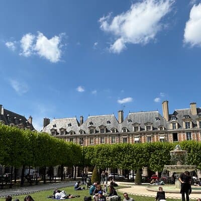 Visit and Discover Paris Le Marais