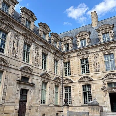 Visit and Discover Paris Le Marais 2