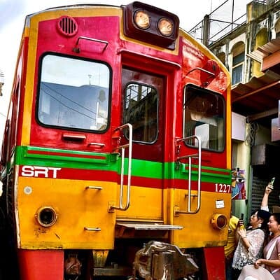 Bangkok: Floating Market & Train Market with Train/Boat ride 3