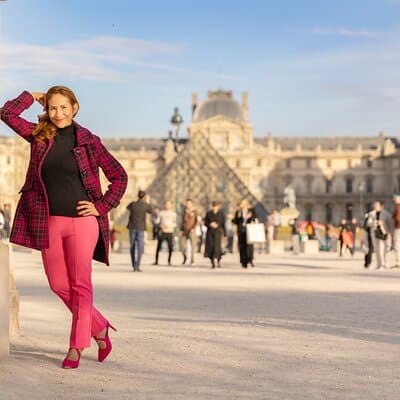 Paris: Premium photoshoot around Louvre 4