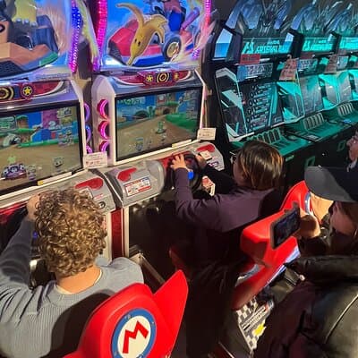 Solo Travelers Unite in Tokyo