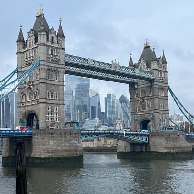 Historic London Walking Tour Landmarks and Pub Lunch