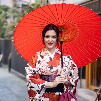 Kimono Photoshoot and Tea House Experience in Kagurazaka