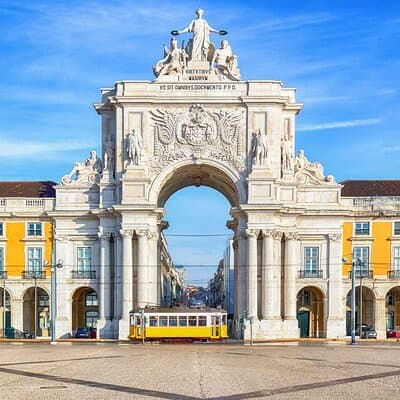 Private transfer from Lisbon to Porto with Tour in 5 cities 3