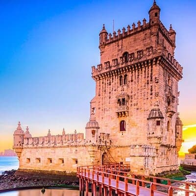Private transfer from Lisbon to Porto with Tour in 5 cities
