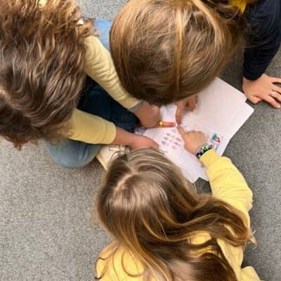 Private Family Louvre Tour for Kids with Interactive Activities 5