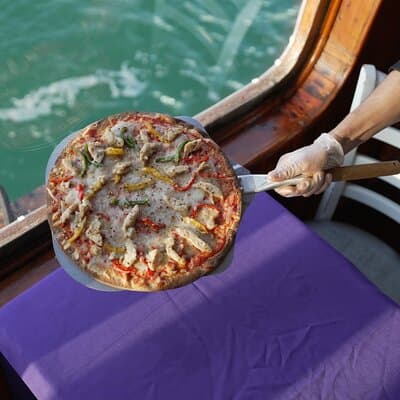 Dubai Creek Sightseeing Cruise with Unlimited Freshly Baked Pizza 3