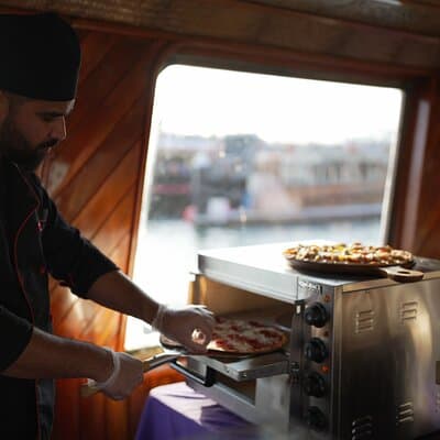 Dubai Creek Sightseeing Cruise with Unlimited Freshly Baked Pizza 5