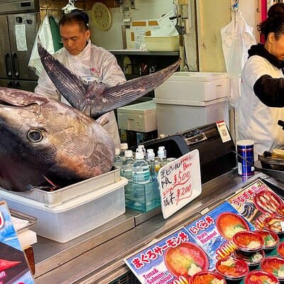 Tsukiji Fish Market: Street Food Tour with Tasting 2