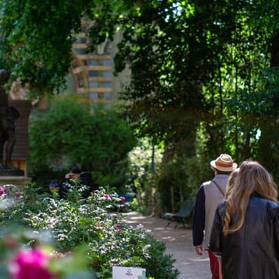 Wine Walk & Tasting in Saint-Germain-des-Prés