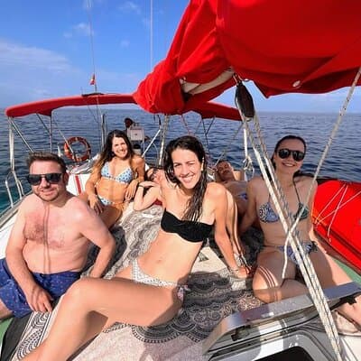 Private sailing tour with aperitif in Barcelona