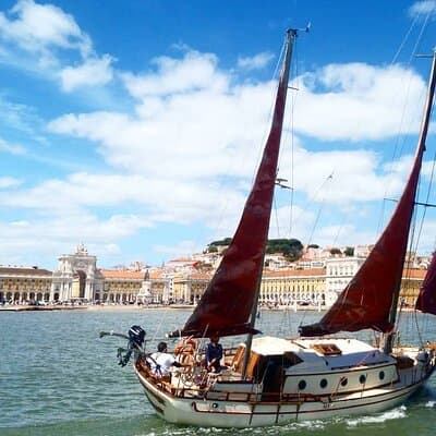 Marriage proposal on a Vintage Sailboat 2
