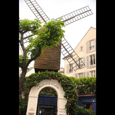 Intimate Montmartre Art & Gourmet Stroll – Private Experience 4