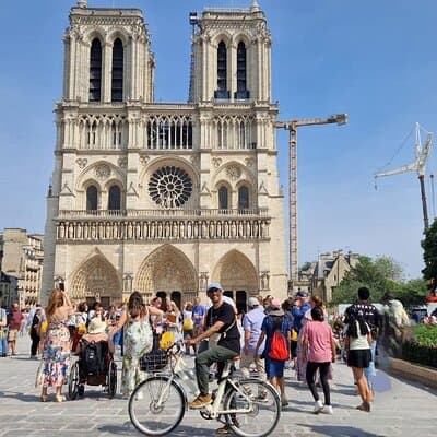Explore Paris with A Comfortable Bike Tour Ride 2