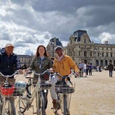 Explore Paris with A Comfortable Bike Tour Ride 3