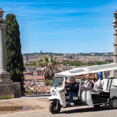 Rome:Tuk-Tuk Private Tour of the City Center 2