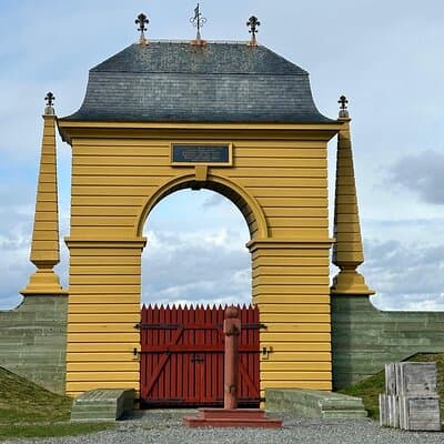 Discover Louisbourg Fortress & Lighthouse – Ocean Views & Culture 4