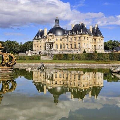A royal day in Fontainebleau and Vaux le Viscount in Van VIP