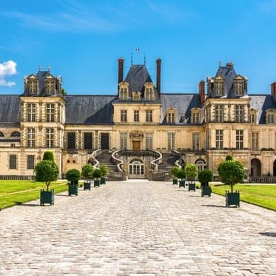 A royal day in Fontainebleau and Vaux le Viscount in Van VIP 2