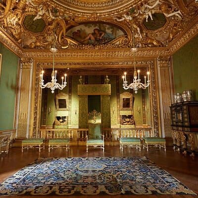 A royal day in Fontainebleau and Vaux le Viscount in Van VIP 5