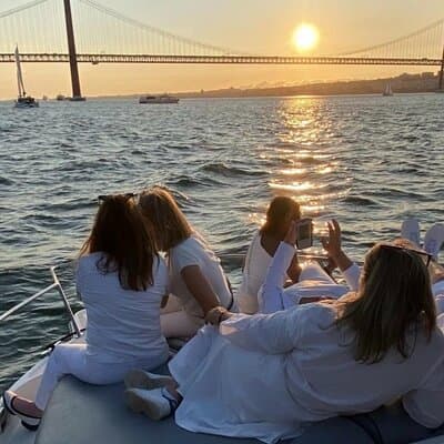 Lisbon: Sunset Tour, Cozy Boat with Few People