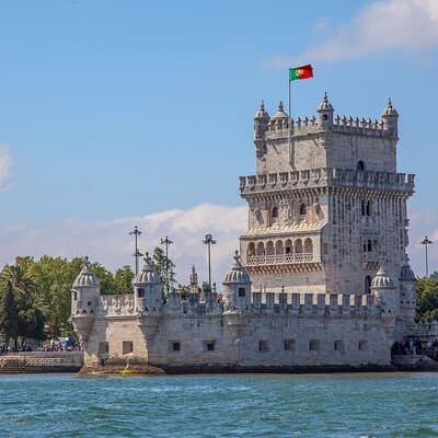 Lisbon: Sunset Tour, Cozy Boat with Few People 4
