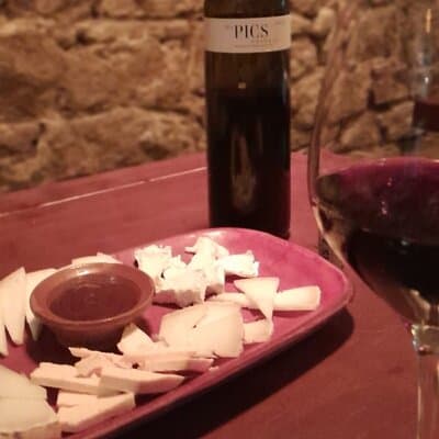Barcelona: Premium Wine Tasting & Private Walking Tour