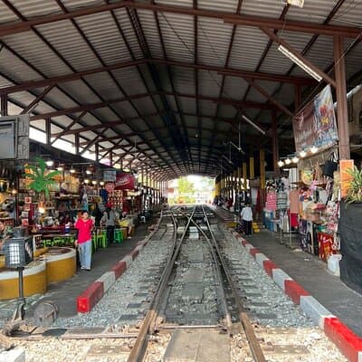 Damnoen Saduak and Maeklong Railway Market Tour with Private Car 3