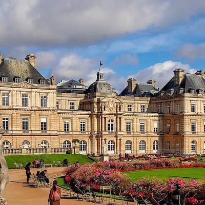 Latin Quarter Guided Tour with Panthéon Entry 4