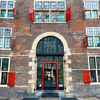 Amsterdam Guided Walking Tour about Rembrandt, private guide 2