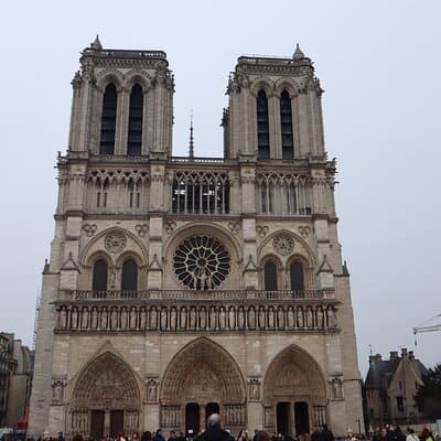 Notre Dame, Sainte-Chapelle & Conciergerie Outdoor Walking Tour 3