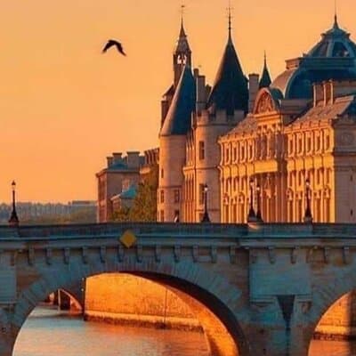 Paris Walking Tour , Historical Sites .