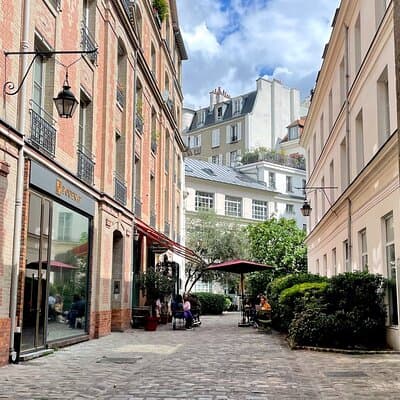 Saint Germain Walking Tour with Local Insights