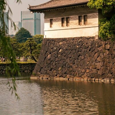 From the Imperial Palace to Odaiba : Time travel to Tokyo 2