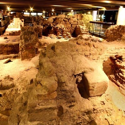 Private Notre-Dame walking Tour w/ Optional Sainte-Chapelle Entry 4