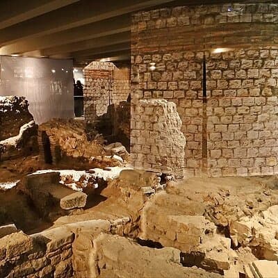 Private Notre-Dame walking Tour w/ Optional Sainte-Chapelle Entry 3