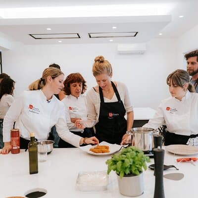 Semi Private Pizza Making Class with Wine and Suppli 2